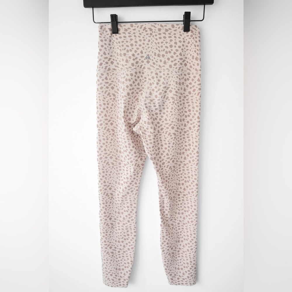 TAVI High Waisted Legging - Picture 7 of 9
